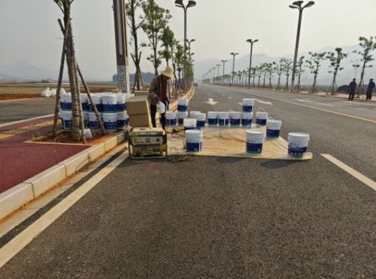 聚合物(wù)彩漿防滑路(lù)面