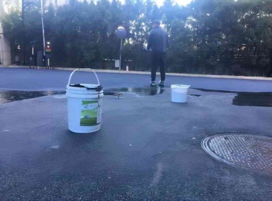 彩色陶瓷顆粒防滑路(lù)面